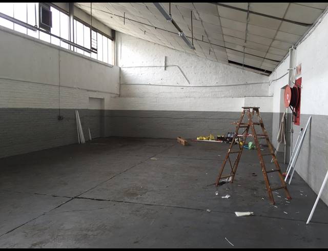 580M² FACTORY TO LET IN PAROW CENTRAL